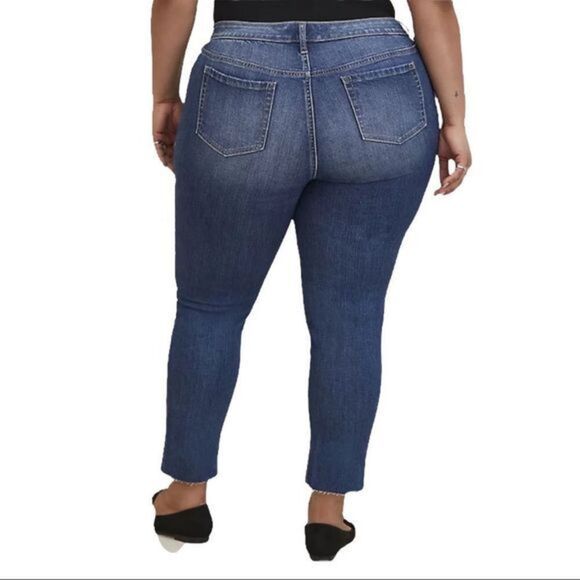 TORRID skinny jeans crop fit Raw hem Size 24 Medium/Dark wash - Picture 3 of 10